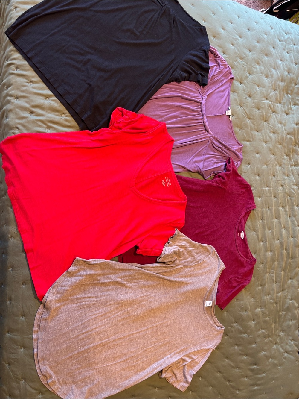 Lot of 5 Large Short-Sleeve Tee shirts - Banana Republic and Old Navy